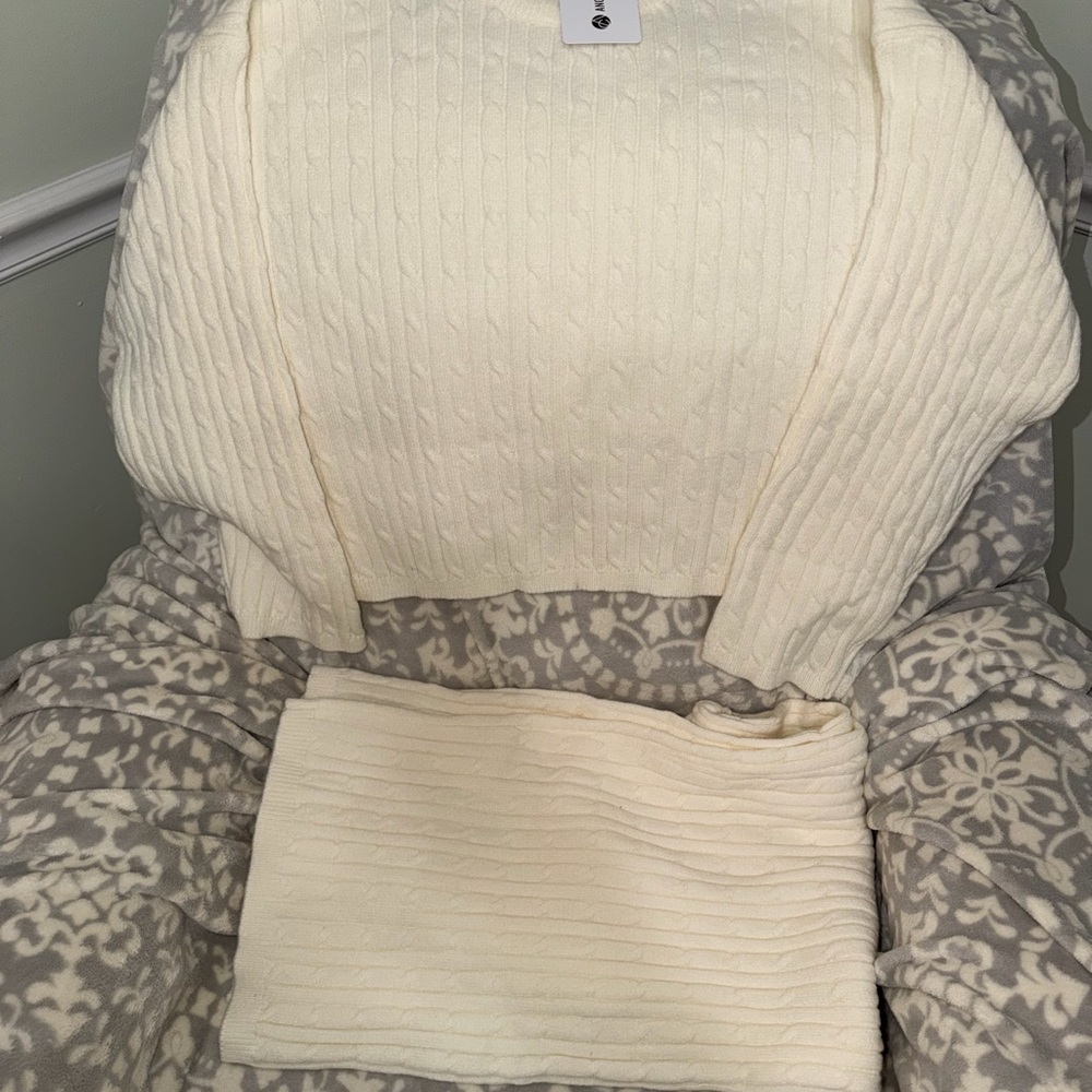 Elegant Women's Cream Cable Knit Sweater